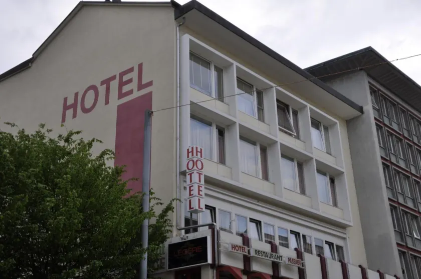 Hotel Restaurant Passage - Image 1