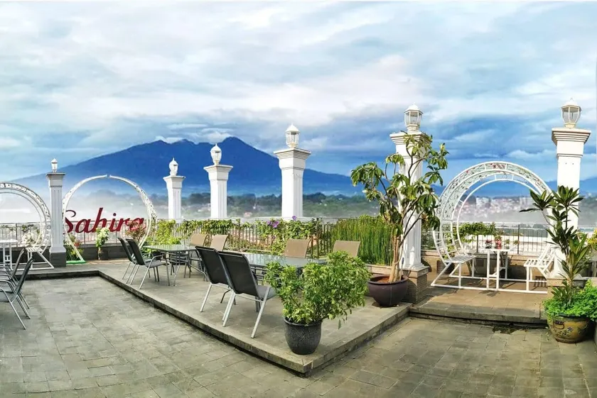 Sahira Butik Hotel Paledang - Image 1