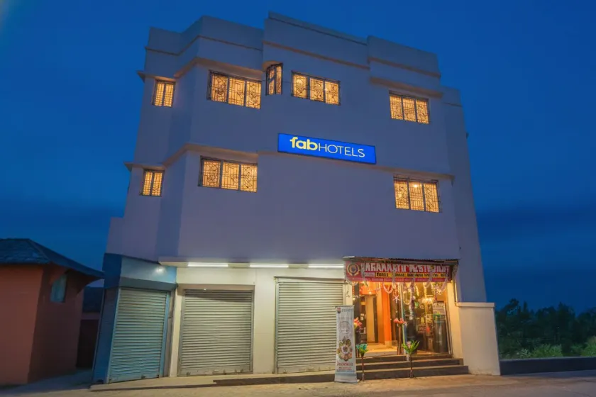 Fabhotel Tulip - Image 1
