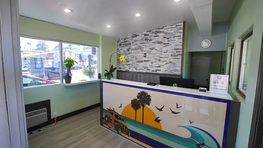 SeaSide Inn & Suites - Image 1