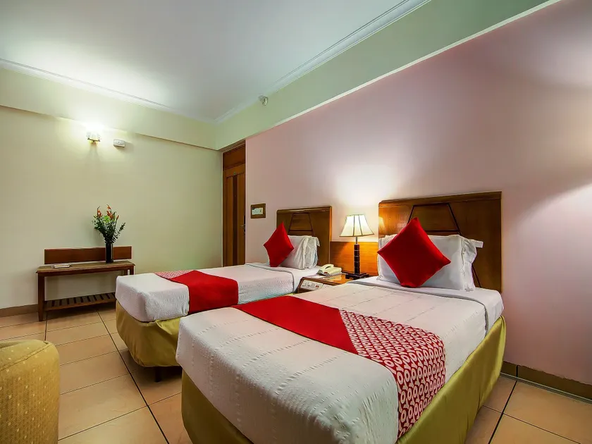 Sai Vishram Business Hotel - Image 1