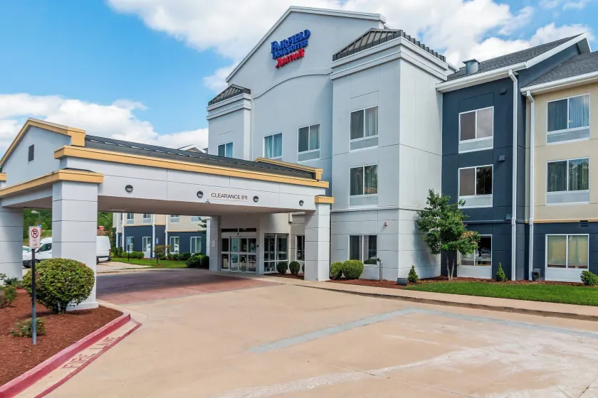 Fairfield Inn & Suites Columbia - Image 1
