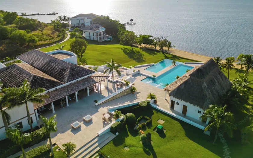 Las Verandas Hotel & Villas - Image 1