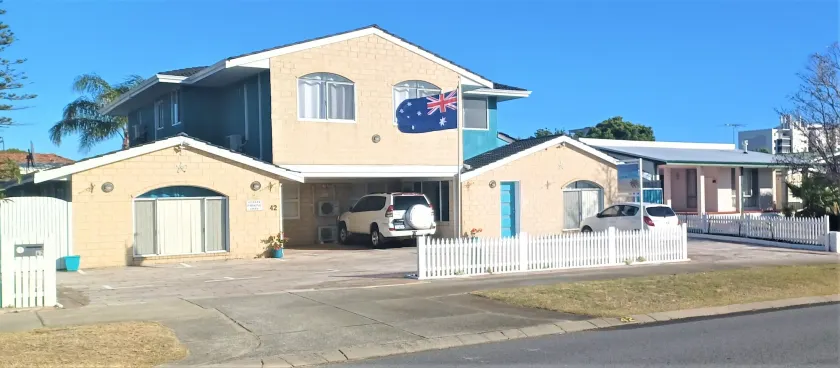 Palm Beach Guest House - Image 1