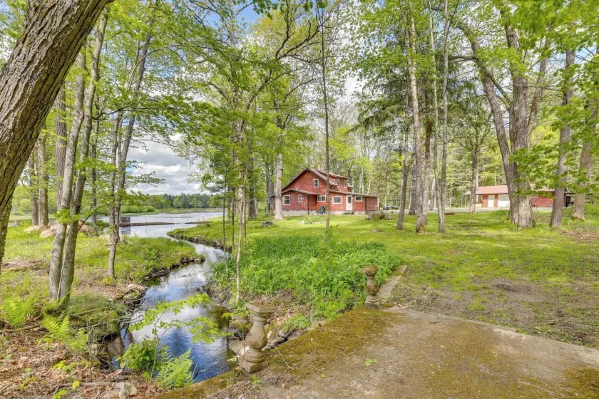 Hatfield Family Home on Lake Arbutus: Boat & Hike - Image 1