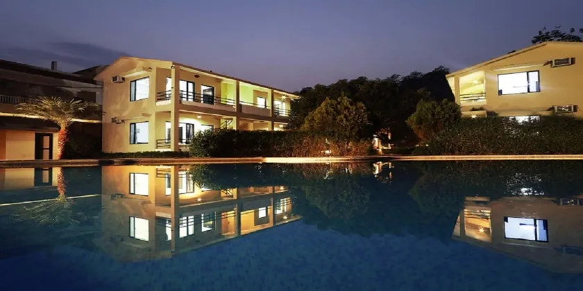 Corbett Aroma Park By Royal Collection - Image 1