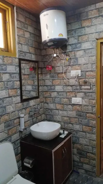 Tirthan Villa Homestay - Image 1