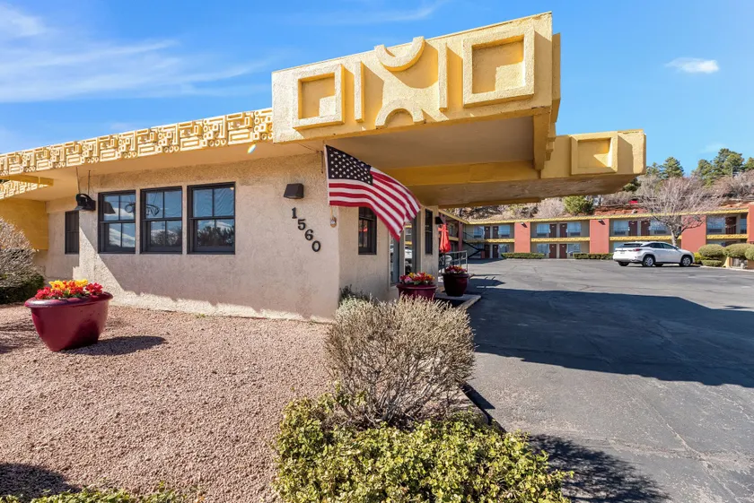 Kings House Motor Hotel, a Dazzler Select by Wyndham - Image 1