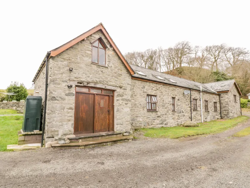 Hen Ysgubor Cottage - Image 1