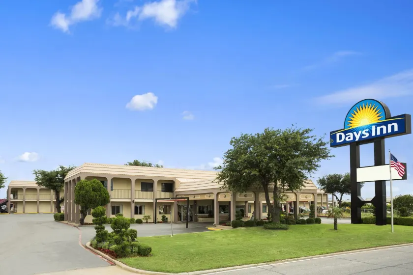 Days Inn by Wyndham Dallas Irving - Image 1