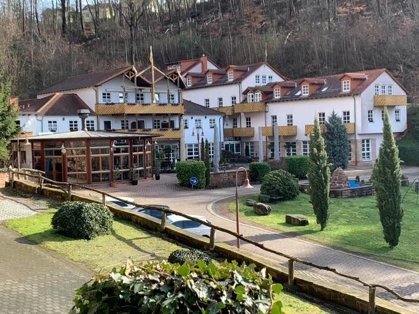 Schloss Hotel Landstuhl - Image 1