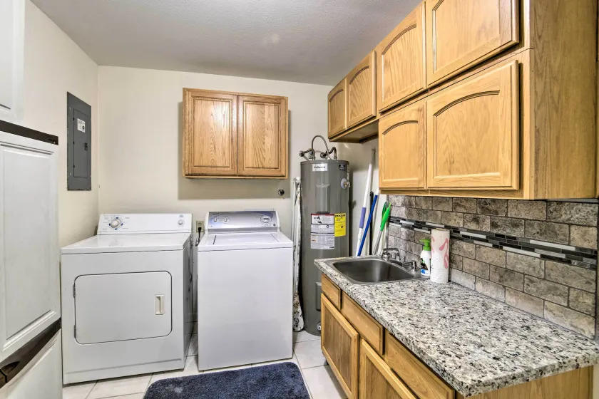 Updated Coos Bay Home ~ 2 Mi to Pacific Ocean - Interior