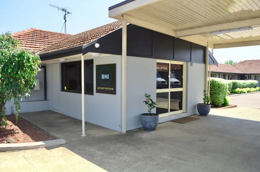 Bathurst Motor Inn - Image 1