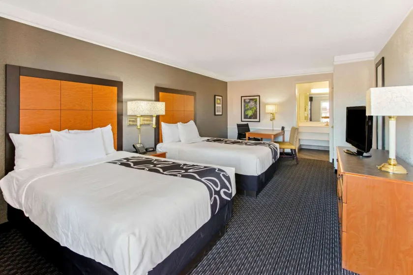 La Quinta Inn by Wyndham Santa Fe - Image 1