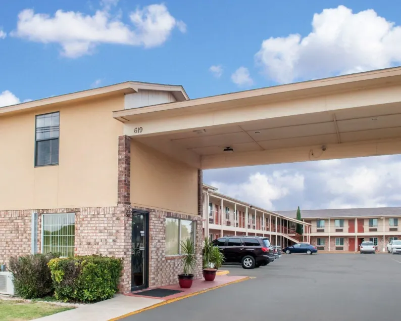 Econo Lodge Hobbs - Image 1
