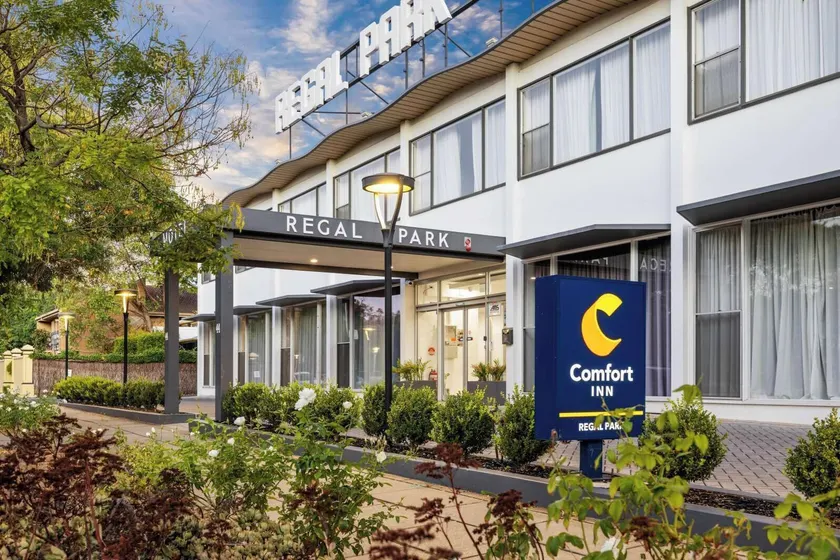 Comfort Inn Regal Park - Image 1