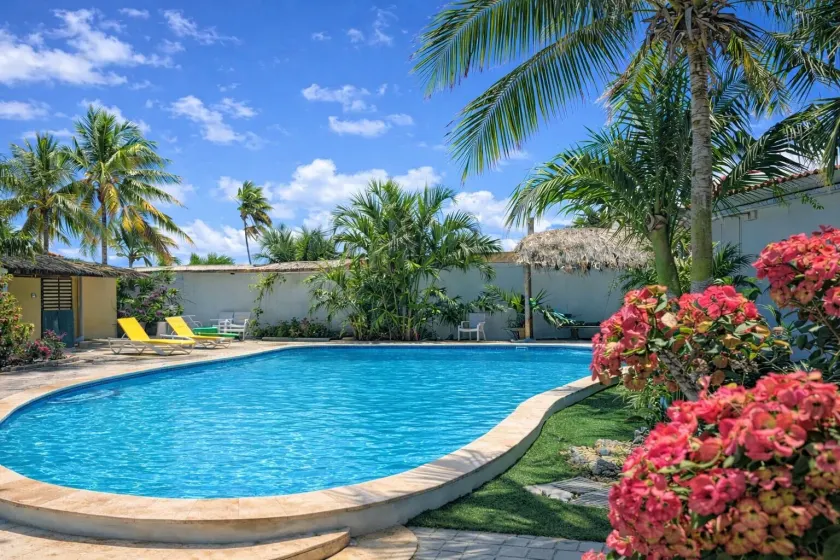 Casalina Garden 2 blocks to Palm Beach & Kitesurfing school - Image 1
