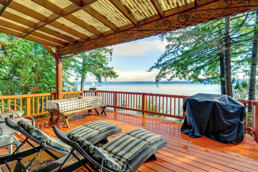 Waterfront Hood Canal Home w/ Pool Table! - Image 1