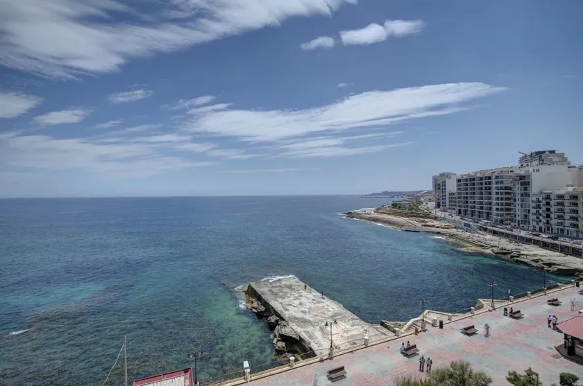 Sliema Chalet Hotel - Image 1