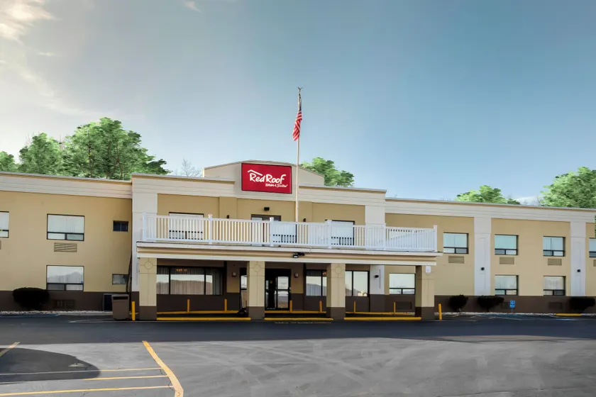 Red Roof Inn & Suites Newburgh - Stewart Airport West Point - Image 1