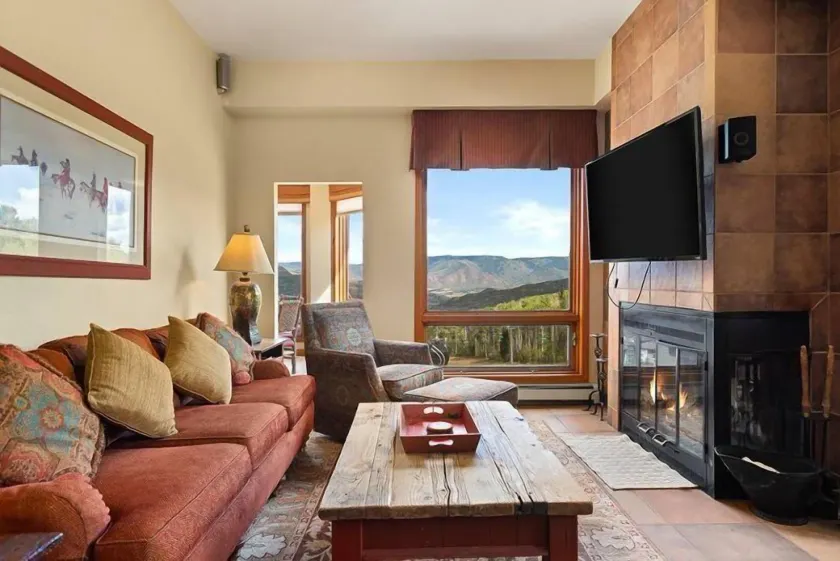 Chamonix 47, Snowmass Ski-In Ski-Out Condo with Shared Pool, Hot Tub &Gym - Image 1