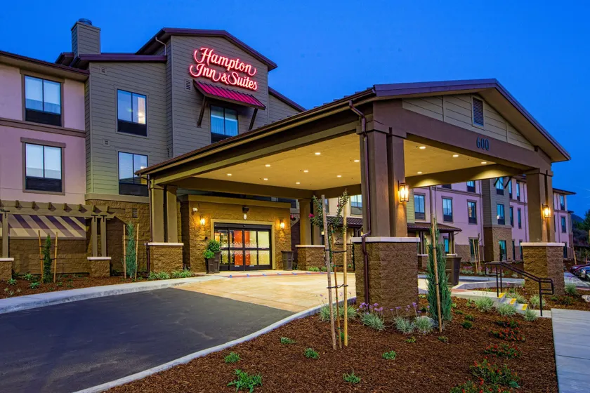 Hampton Inn & Suites Buellton/Santa Ynez Valley - Image 1