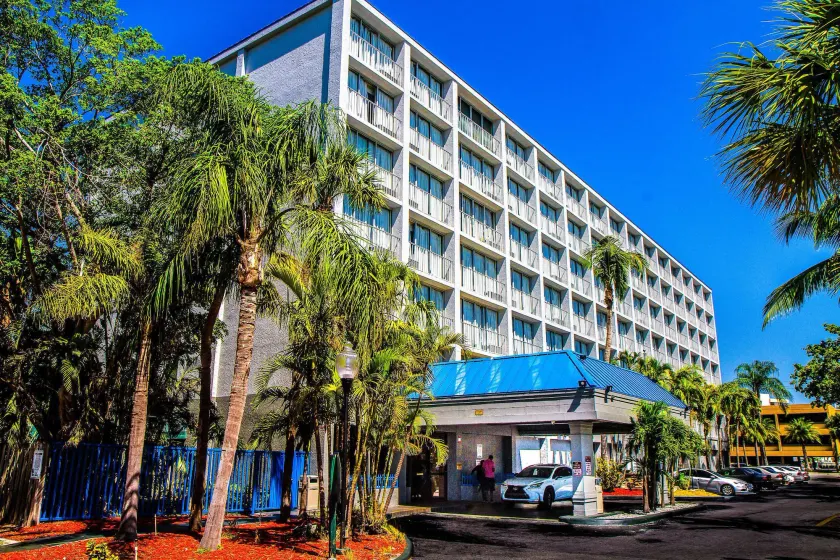 North Miami Beach Gardens Inn & Suites - Image 1