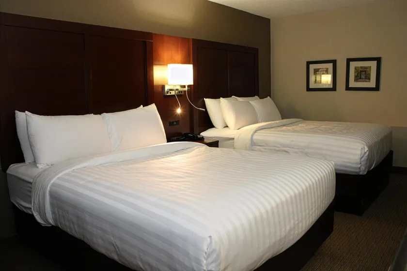 Best Western Rochelle Inn & Suites near DeKalb - Image 1
