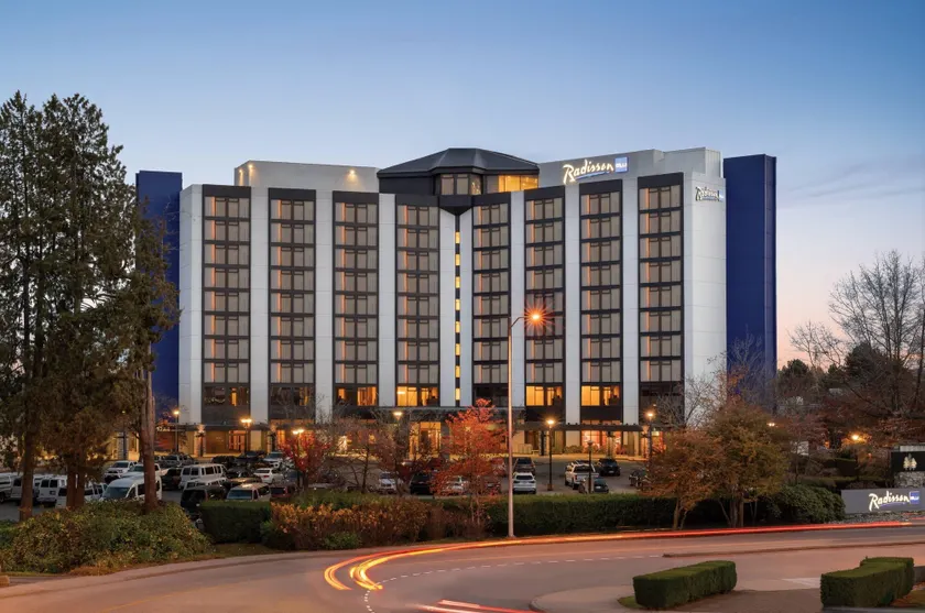 Radisson Blu Vancouver Airport Hotel & Marina - Image 1