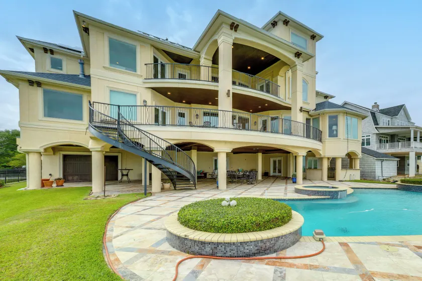 Bayfront Villa w/ Million-dollar Views in Seabrook - Image 1