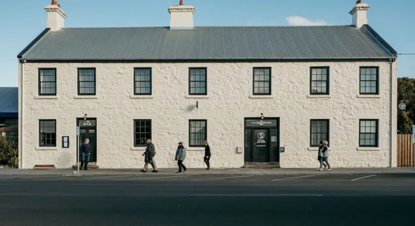 The Oak & Anchor Hotel - Image 1