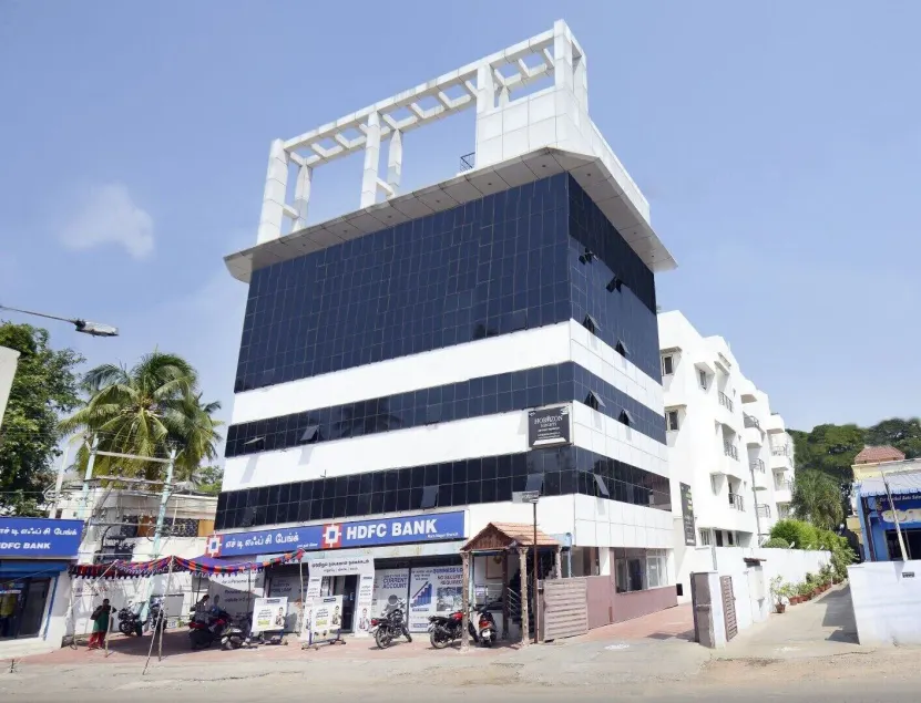 Horizon Heights Apartment - Image 1