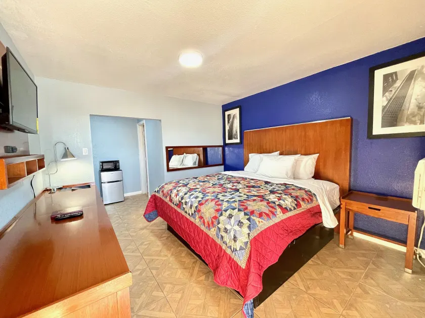 Golden Inn - Image 1