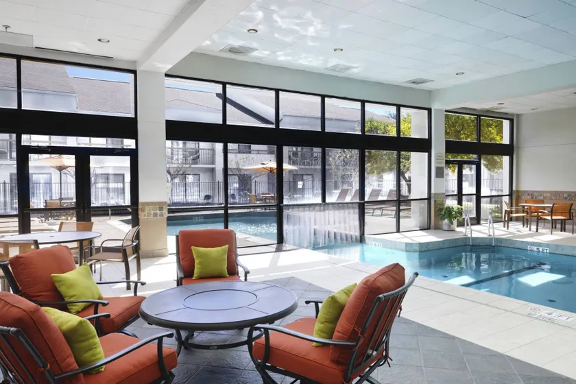 Courtyard by Marriott Dallas Arlington Entertainment District - Image 1