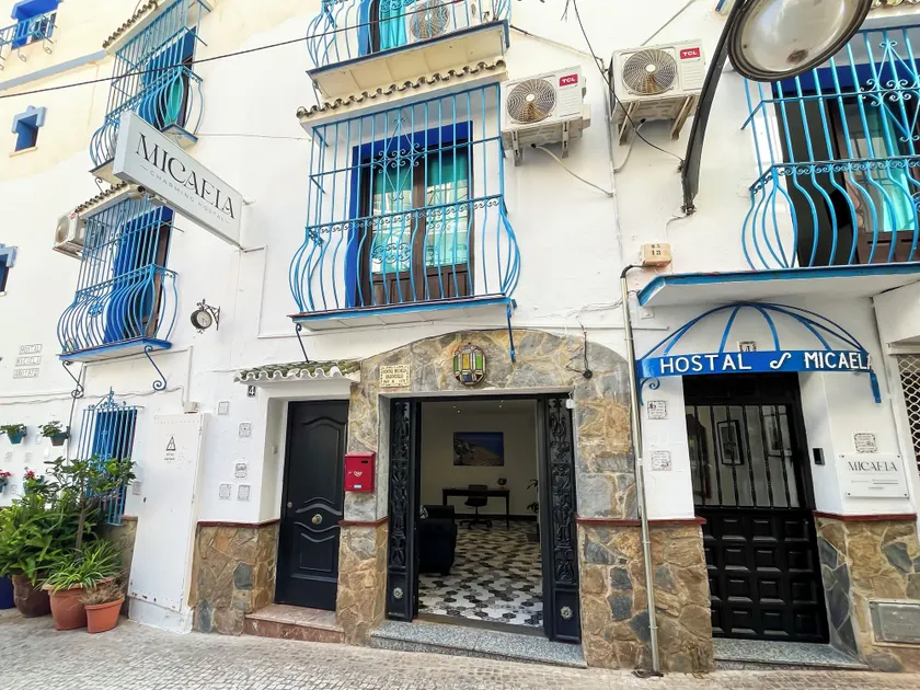 Micaela Charming Hostal - Image 1