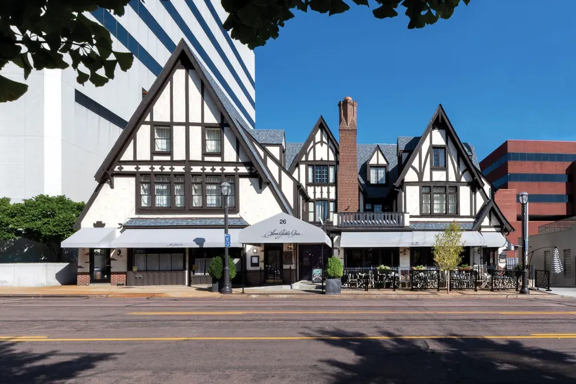 Seven Gables Inn, St Louis West, a Tribute Portfolio Hotel - Image 1