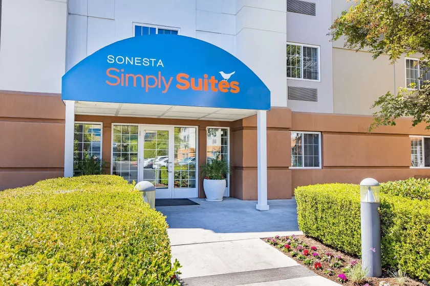 Sonesta Simply Suites Lansing - Image 1