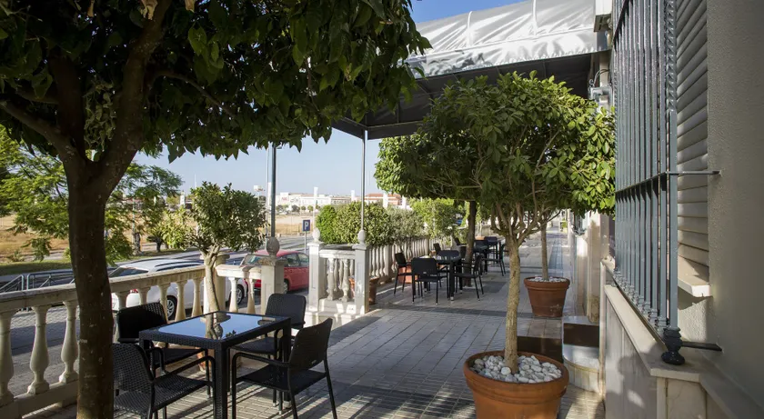 Hotel Mairena - Image 1