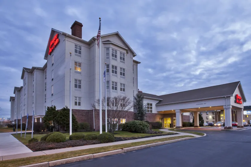 Hampton Inn & Suites Providence/Warwick-Airport - Image 1