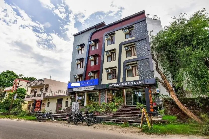 Hotel Green Leaf By T And M Hotels  - Image 1