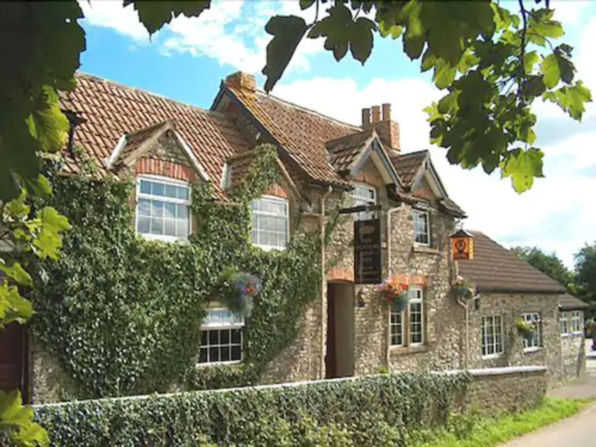 The Hunters Rest Inn - Image 1