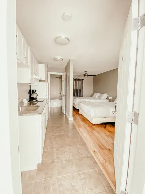 Hinton Highway Inn - Image 1