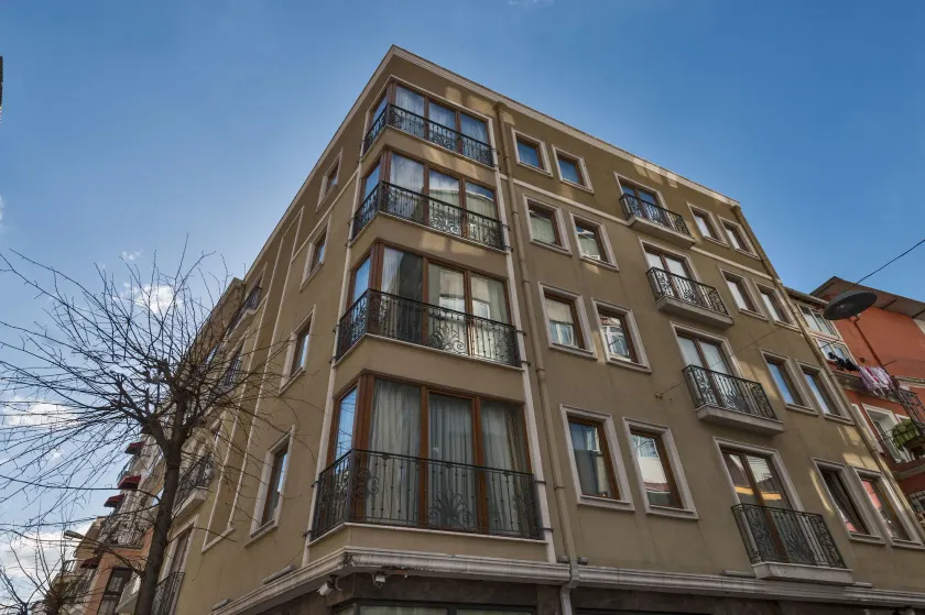 Alphonse Hotel - Image 1