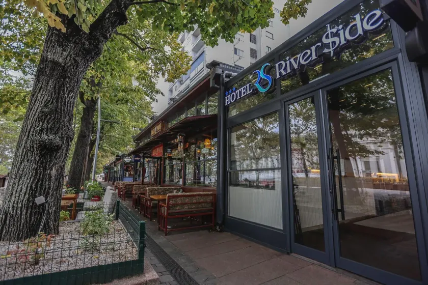 Hotel Riverside - Image 1