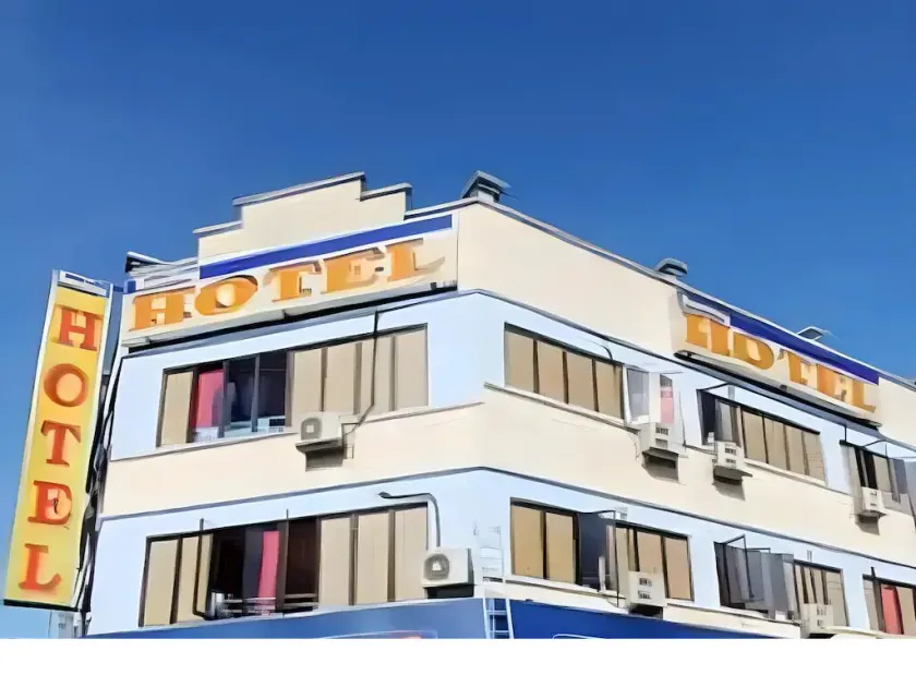 Ark Banting Hotel - Image 1