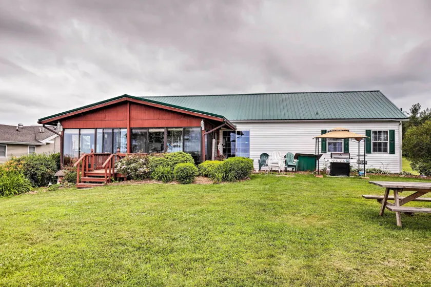 Lyndonville Home w/ Fire Pit, Screened Patio & A/C - Image 1