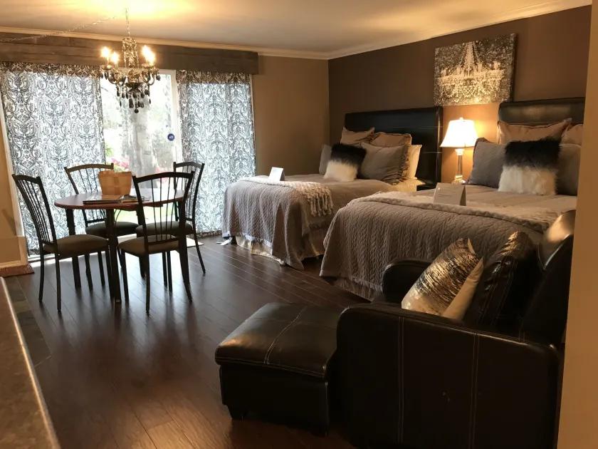 Evergreen Bed & Breakfast - Image 1