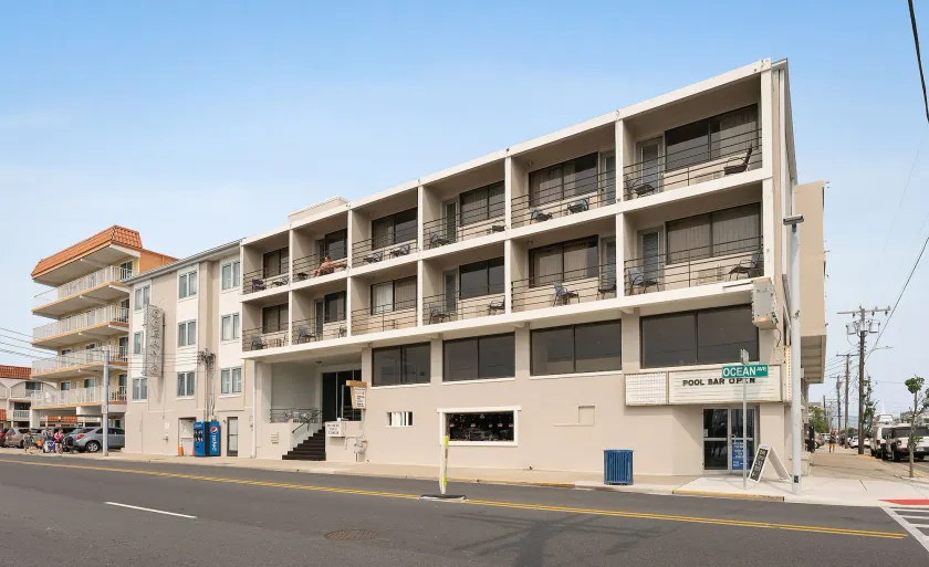 Oceanic Hotel - Image 1