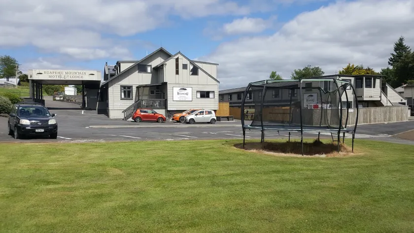 Ruapehu Mountain Motel & Lodge - Image 1