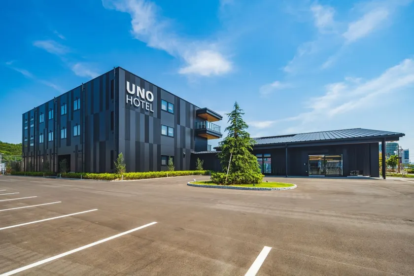 UNO HOTEL - Image 1